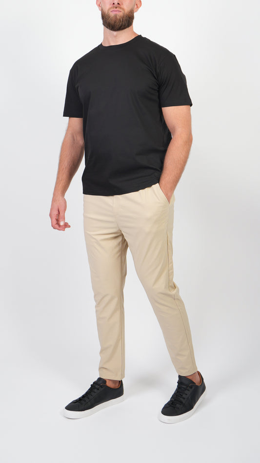 T-SHIRT • SLIM FIT • ZWART