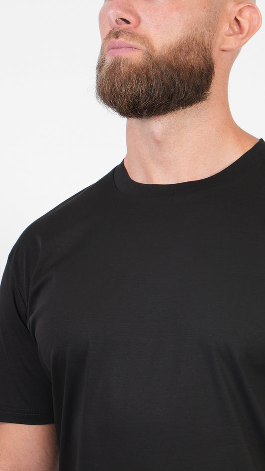 T-SHIRT  • SLIM FIT • ZWART